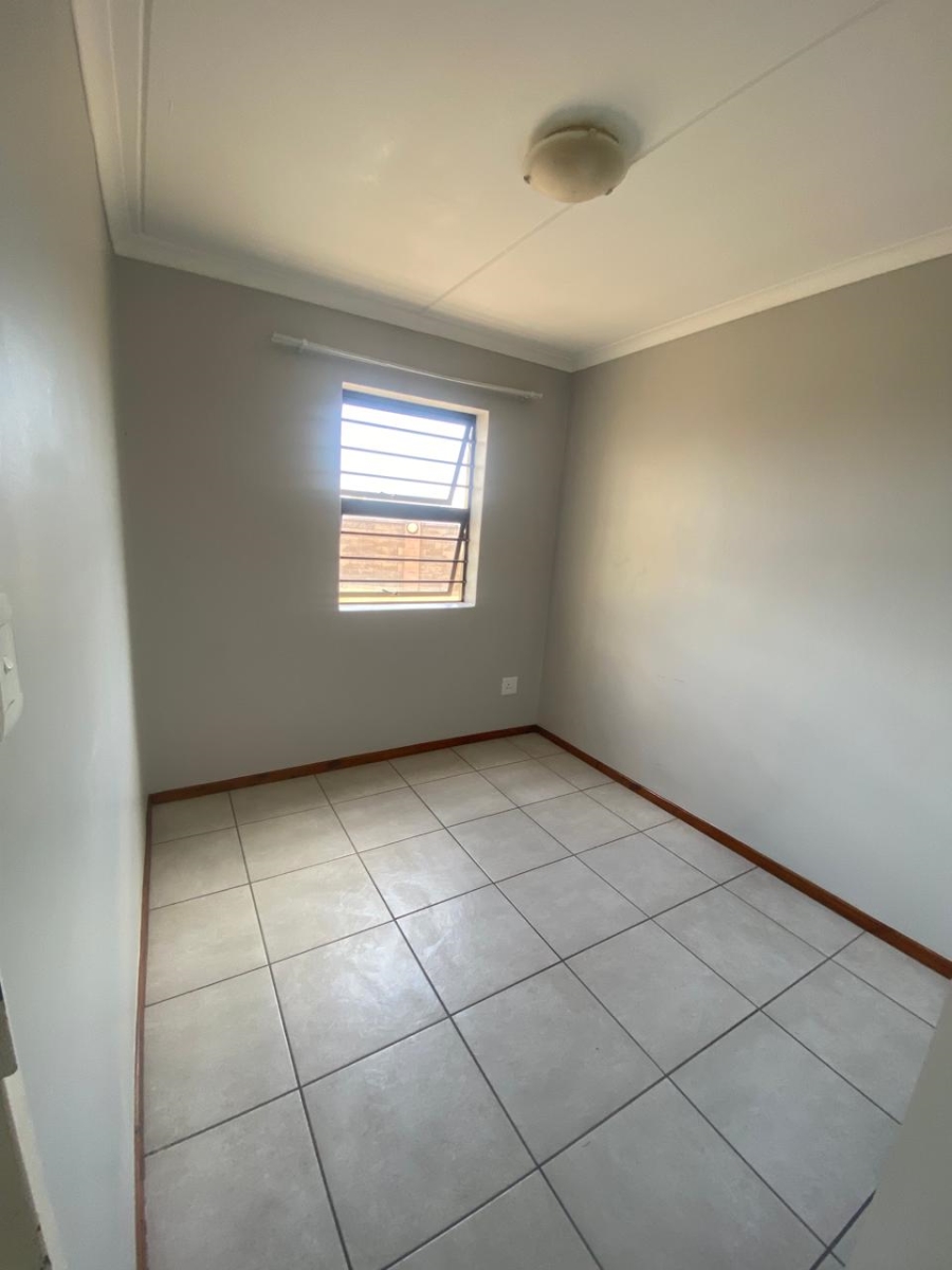 To Let 2 Bedroom Property for Rent in Guldenland Western Cape